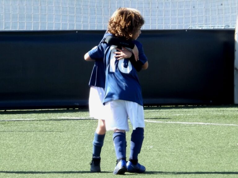 Carta de Valencia Base a todos los jugadores de fútbol base